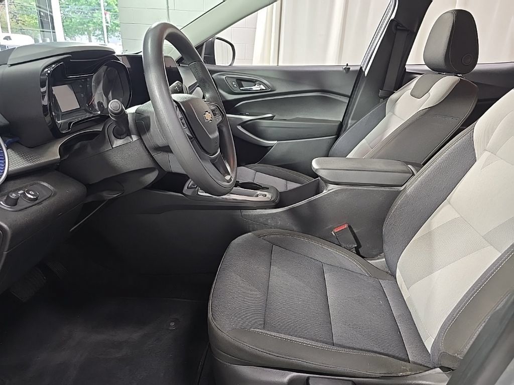 Used 2024 Chevrolet Trax LS FWD image 17