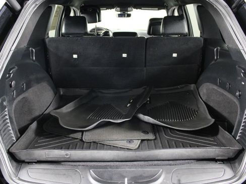 Used 2018 Jeep Grand Cherokee Altitude RWD image 16
