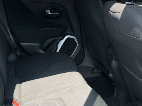 Used 2018 Jeep Renegade Latitude AWD/4WD image 16