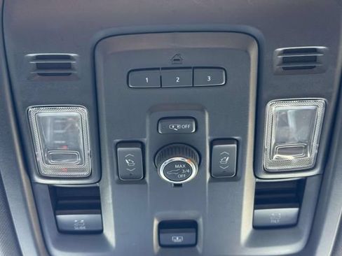 Used 2024 GMC Yukon SLT w/ SLT Premium Package AWD/4WD image 32