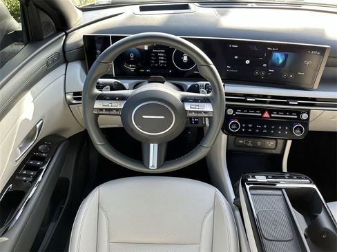 Used 2025 Hyundai Tucson Limited image 3