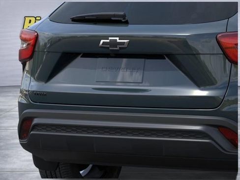 New 2026 Chevrolet Trax LS w/ LS Convenience Package FWD image 15