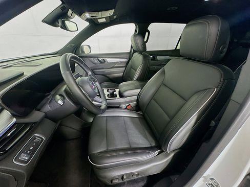 Used 2025 Buick Enclave Preferred image 13