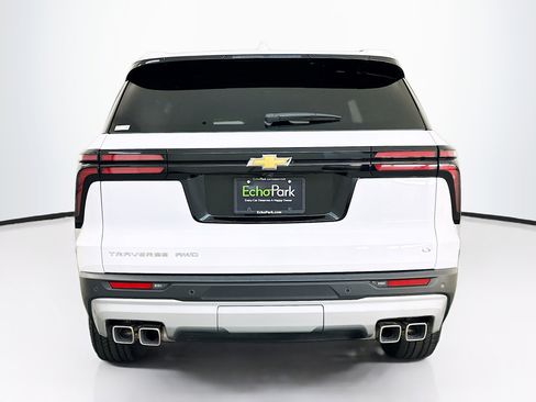 Used 2024 Chevrolet Traverse LT image 7