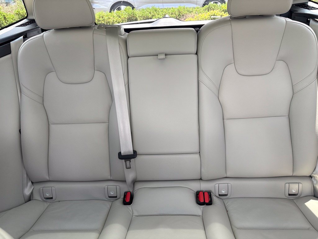 Certified 2025 Volvo XC60 T8 Plus w/ Protection Package Premier AWD/4WD image 29