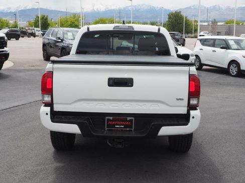 Used 2021 Toyota Tacoma TRD Off-Road w/ Technology Package AWD/4WD image 6