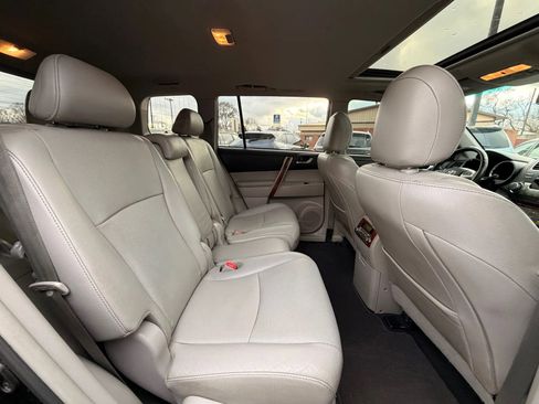 Used 2011 Toyota Highlander Limited w/ Tow Pkg image 24