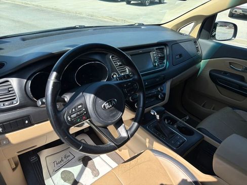 Used 2017 Kia Sedona LX w/ LX Essentials Premium Package image 15