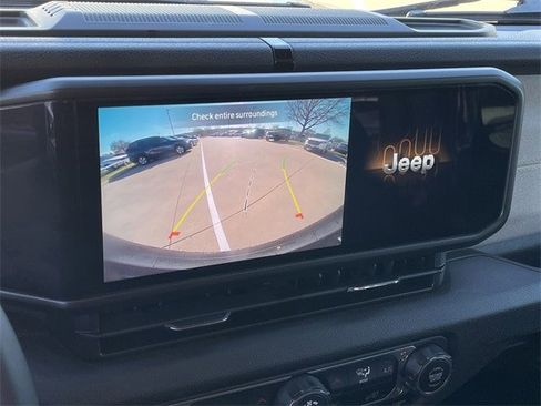 Used 2024 Jeep Wrangler Unlimited image 18