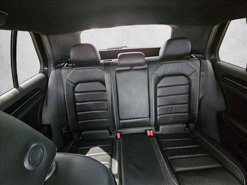 Used 2018 Volkswagen Golf R 4-Door AWD/4WD image 15