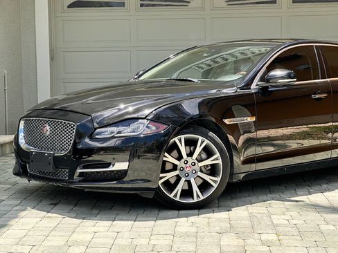 Used 2017 Jaguar XJ L Portfolio RWD image 2