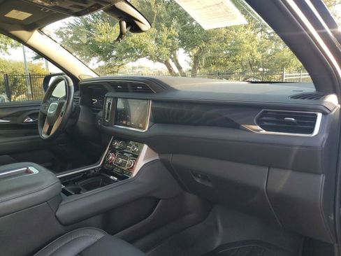 Used 2022 GMC Yukon Denali w/ Denali Premium Package image 14