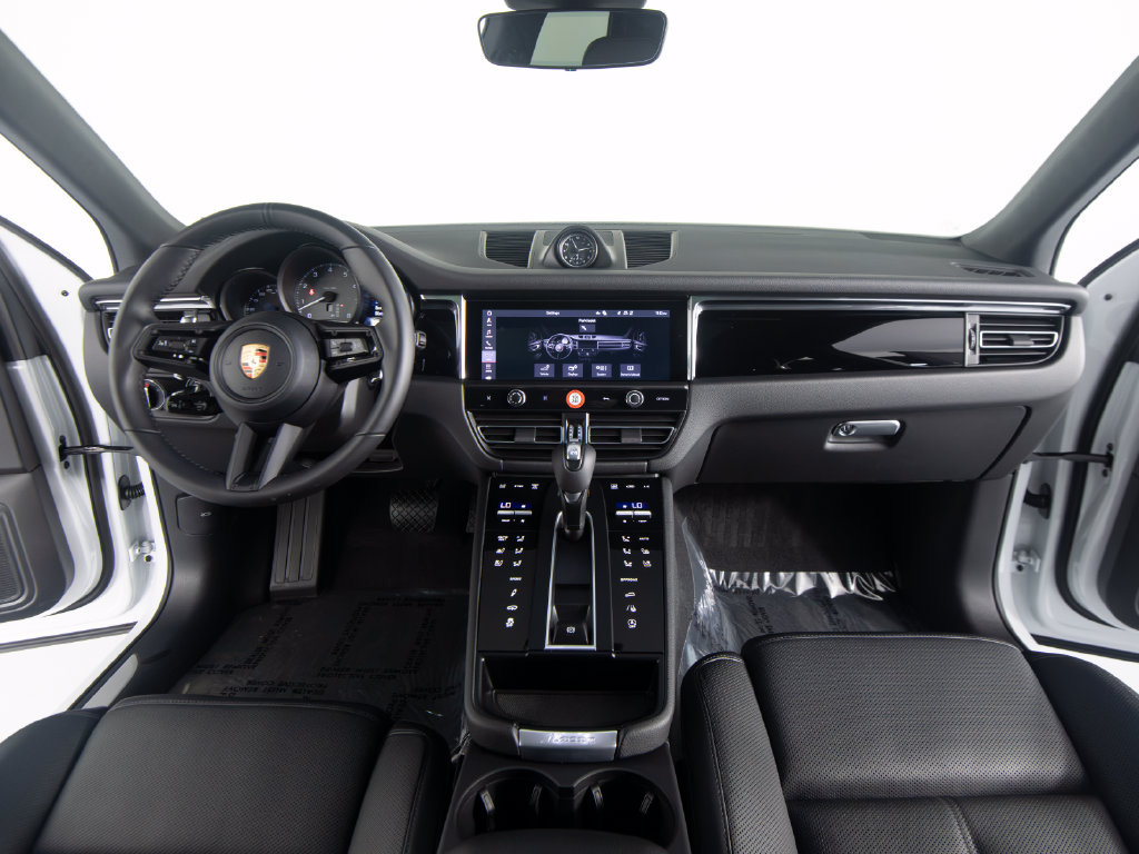 Certified 2026 Porsche Macan S AWD/4WD image 36