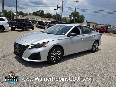 Used 2024 Nissan Altima 2.5 SV FWD image 3