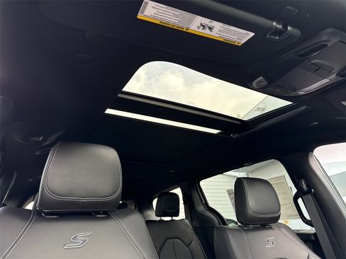 New 2026 Chrysler Pacifica Select w/ S Appearance Package image 17