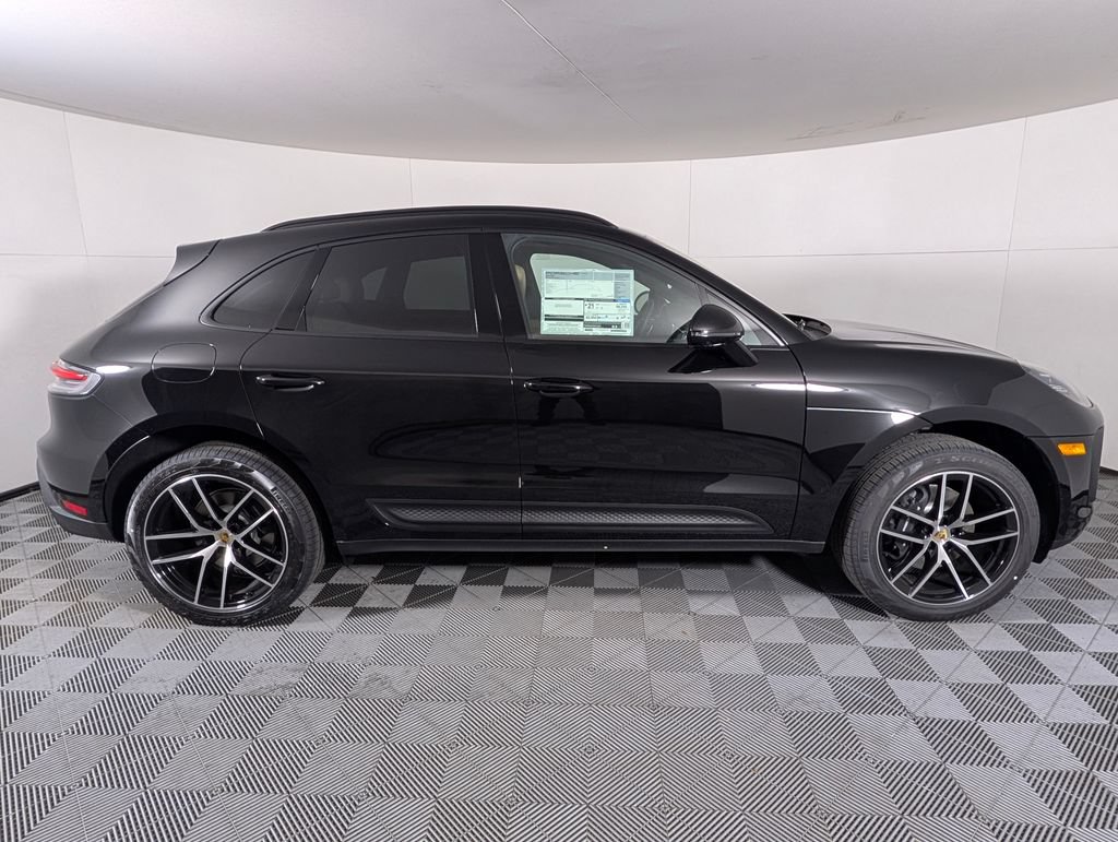 Certified 2026 Porsche Macan AWD/4WD image 8