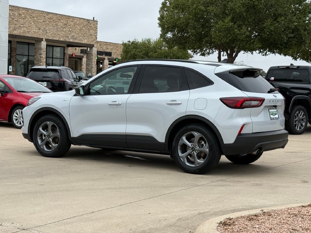 Used 2025 Ford Escape ST-Line FWD image 3