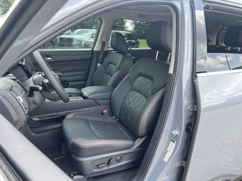 New 2026 Nissan Pathfinder Platinum FWD image 18