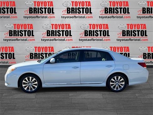 Used 2011 Toyota Avalon Limited image 7