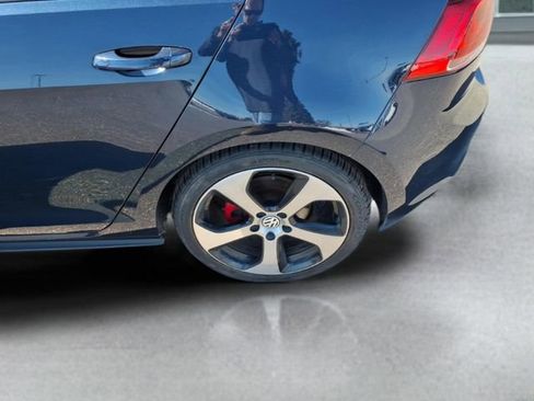 Used 2016 Volkswagen Golf S image 21