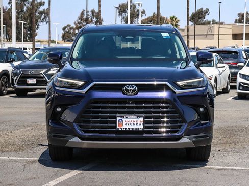 Used 2024 Toyota Grand Highlander AWD image 2