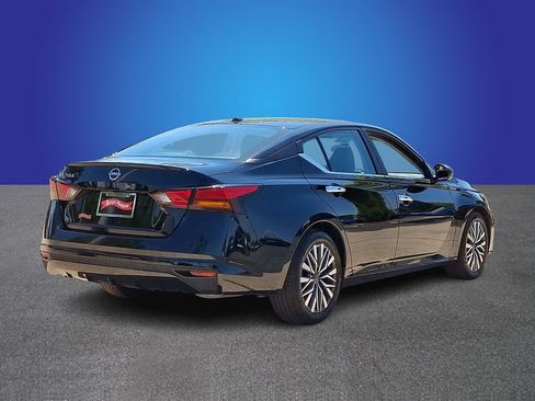 Used 2025 Nissan Altima 2.5 SV FWD image 4