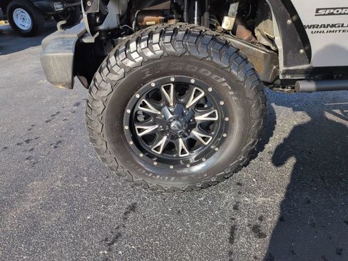 Used 2014 Jeep Wrangler Unlimited Sport w/ Quick Order Package 24S AWD/4WD image 26