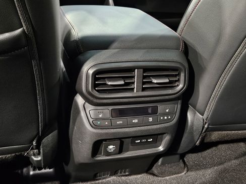 Used 2025 Honda Pilot Black Edition image 37