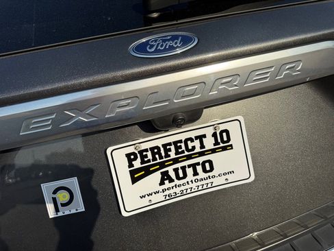 Used 2020 Ford Explorer Platinum w/ Premium Technology Package image 14