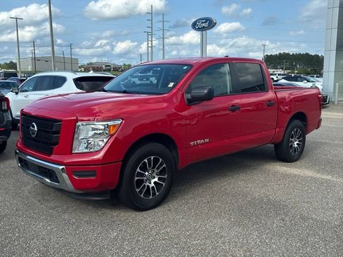 Used 2022 Nissan Titan SV RWD image 1