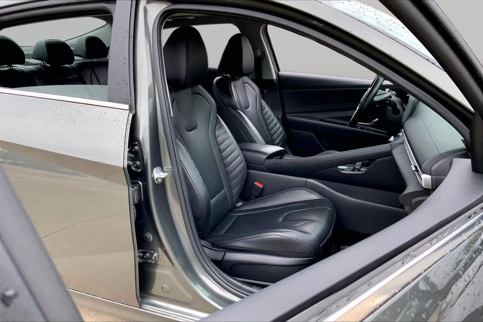 Used 2025 Hyundai Elantra Limited FWD image 9
