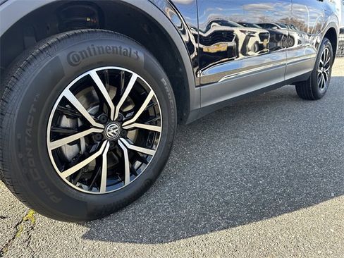 Used 2021 Volkswagen Tiguan SE image 12