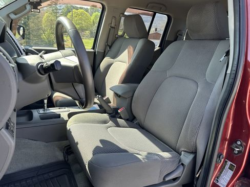 Used 2016 Nissan Frontier SV w/ SV Value Truck Package image 9