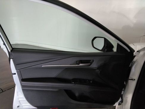 Used 2025 Toyota Camry SE image 28