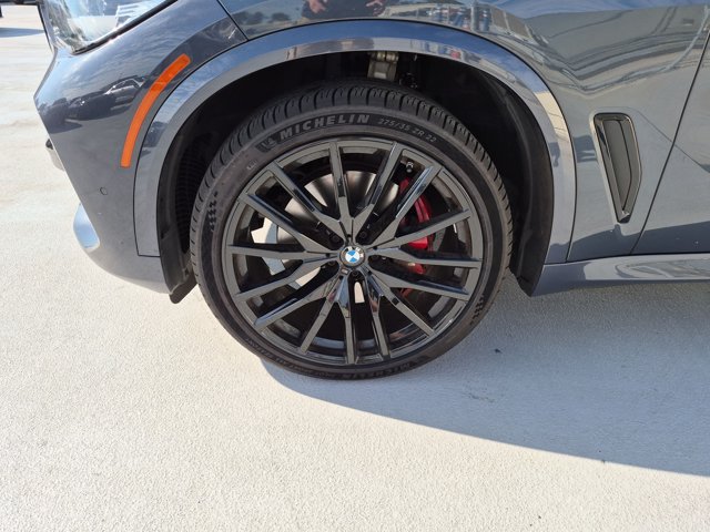 Used 2022 BMW X5 xDrive40i w/ M Sport Package AWD/4WD image 14