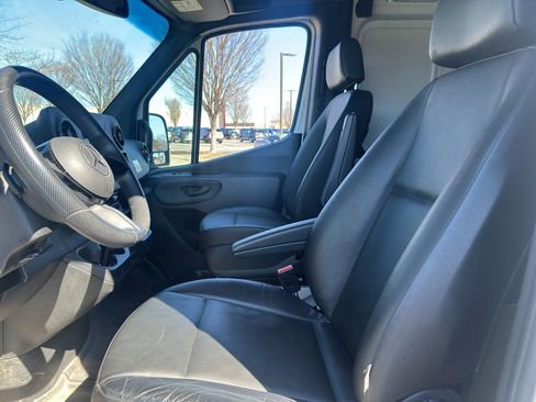 Used 2025 Mercedes-Benz Sprinter 2500 image 13
