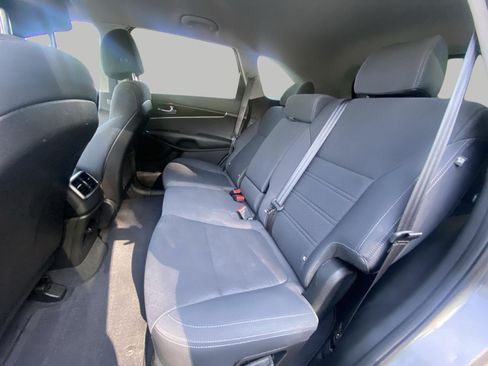 Used 2017 Kia Sorento L FWD image 13