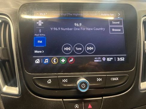 Used 2021 Chevrolet Malibu LT FWD image 18