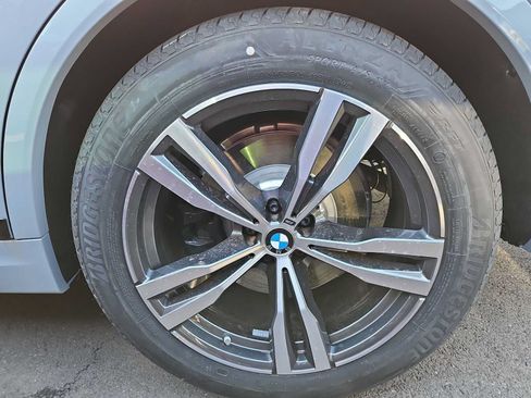 Used 2026 BMW X7 xDrive40i w/ M Sport Package AWD/4WD image 13