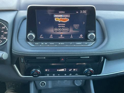 Used 2023 Nissan Rogue SV image 13