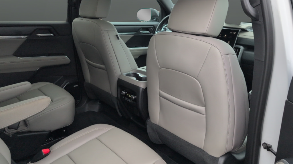 Certified 2026 GMC Acadia Elevation w/ Elevation Premium Package AWD/4WD image 25