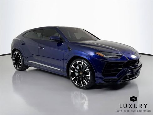Used 2020 Lamborghini Urus AWD/4WD image 3