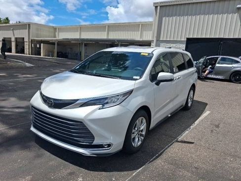 Used 2026 Toyota Sienna Limited AWD/4WD image 1