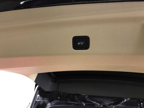 Used 2021 Cadillac Escalade Premium Luxury image 23