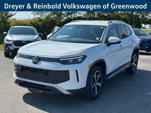 New 2025 Volkswagen Tiguan SE image 3