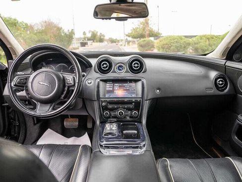 Used 2011 Jaguar XJ L image 19