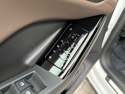 Used 2025 Audi Q6 e-tron Premium w/ Convenience Package image 11