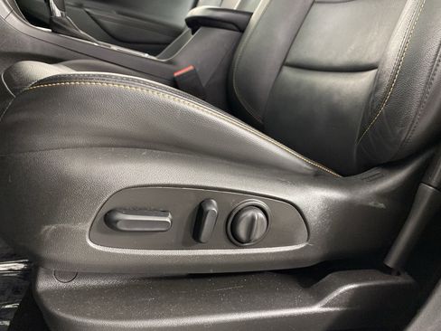 Used 2021 Chevrolet Equinox Premier w/ Redline Edition image 18