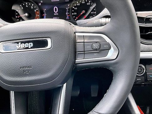 Used 2023 Jeep Compass Latitude AWD/4WD image 18