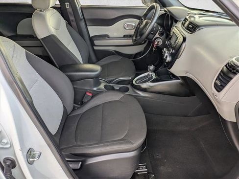 Used 2016 Kia Soul Base w/ Convenience Package image 19